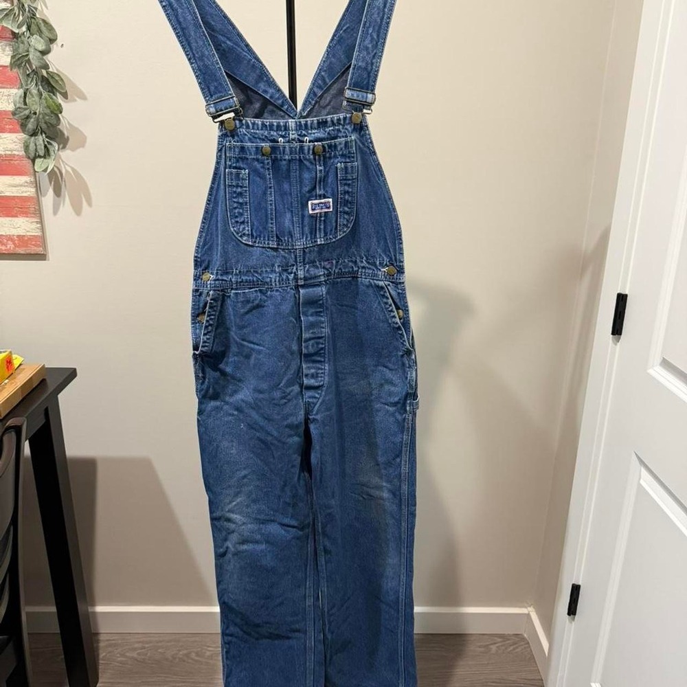 Big Smith blue denim overalls with adjustable straps and pockets. Size: 40